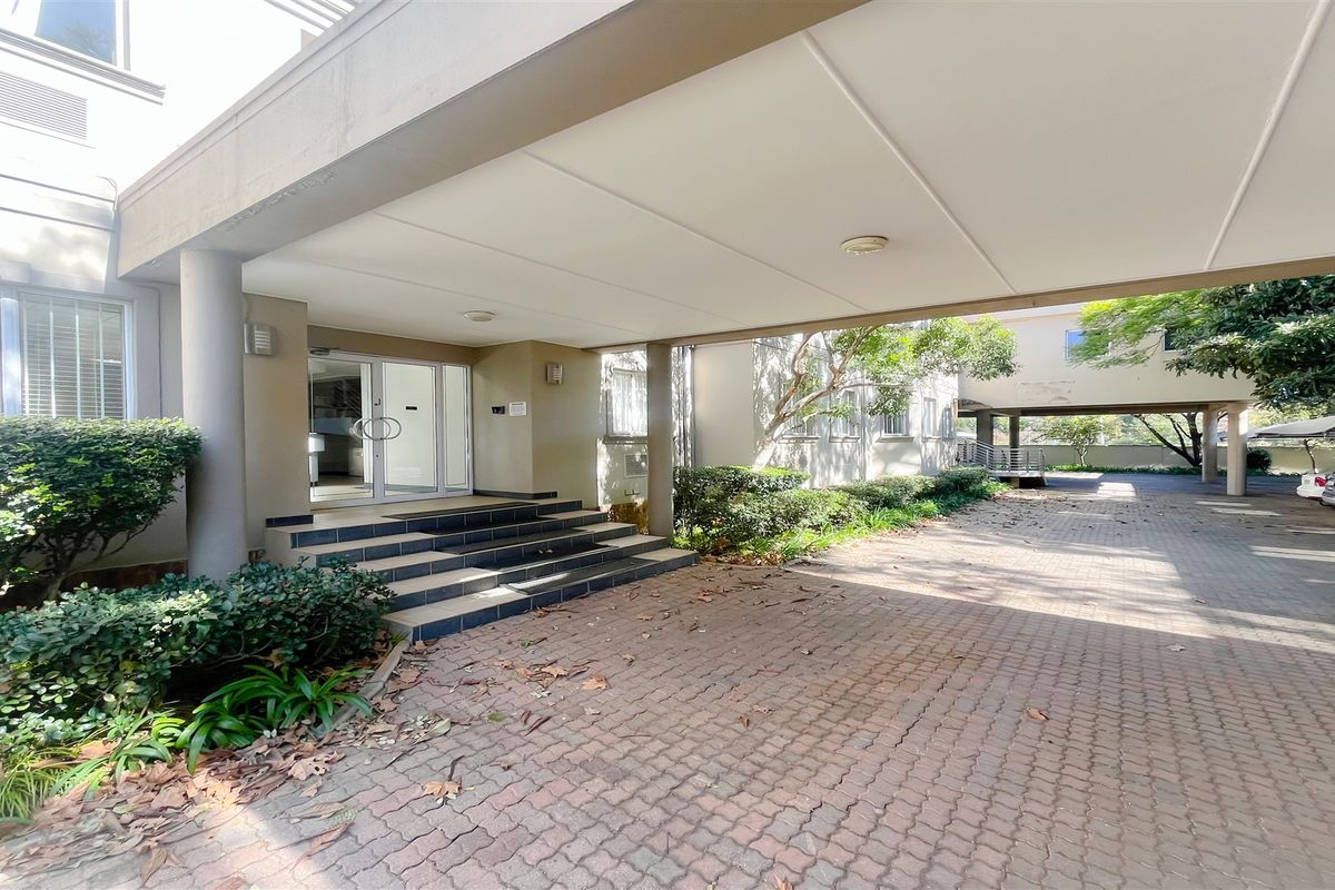 915m2 office space to let in Houghton Estate - Photo 2