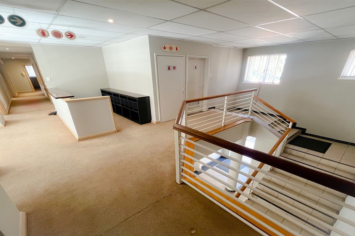 915m2 office space to let in Houghton Estate - Photo 5