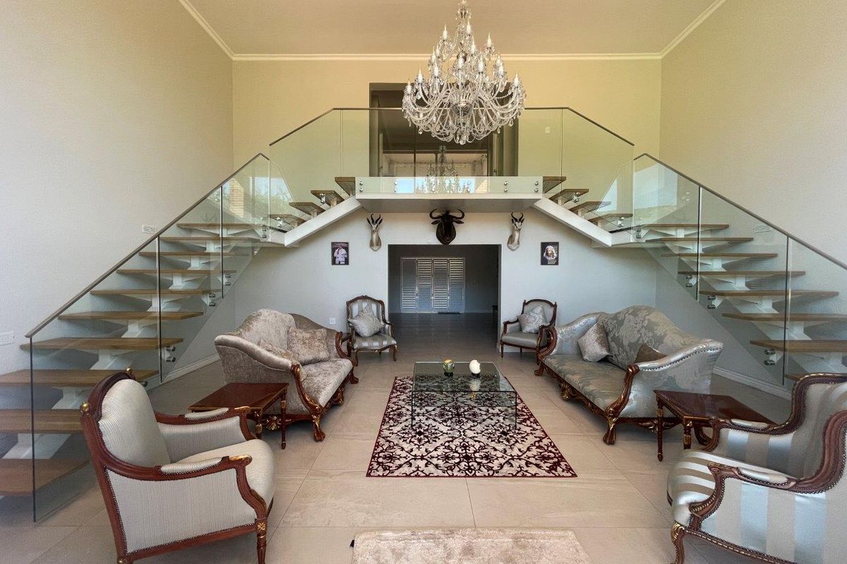 Fit for a King. - Photo 5