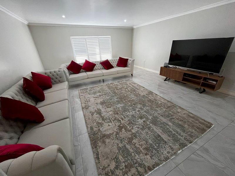 Fit for a King. - Photo 8