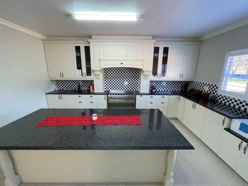 Fit for a King. - Photo 10