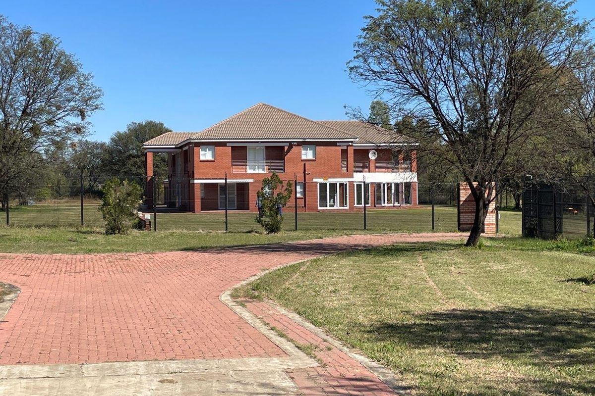 Fit for a King. - Photo 3