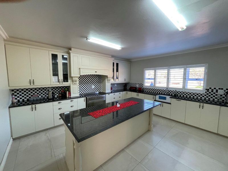 Fit for a King. - Photo 9