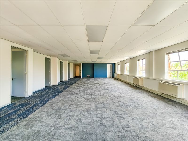 Modern 206m2 Office to Let in Fourways Golf Park - Photo 8