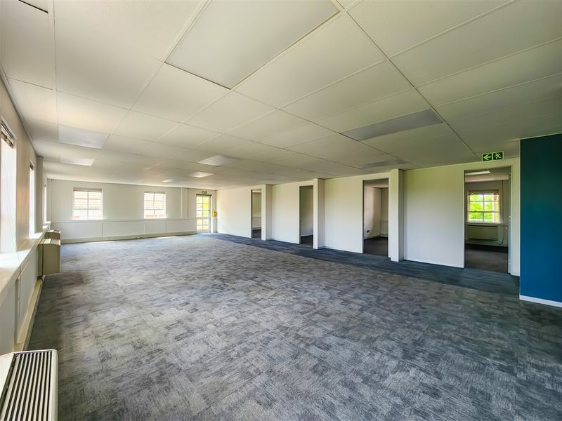 Modern 206m2 Office to Let in Fourways Golf Park - Photo 6