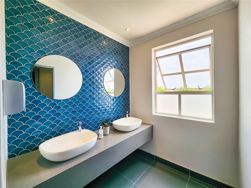 Modern 206m2 Office to Let in Fourways Golf Park - Photo 3