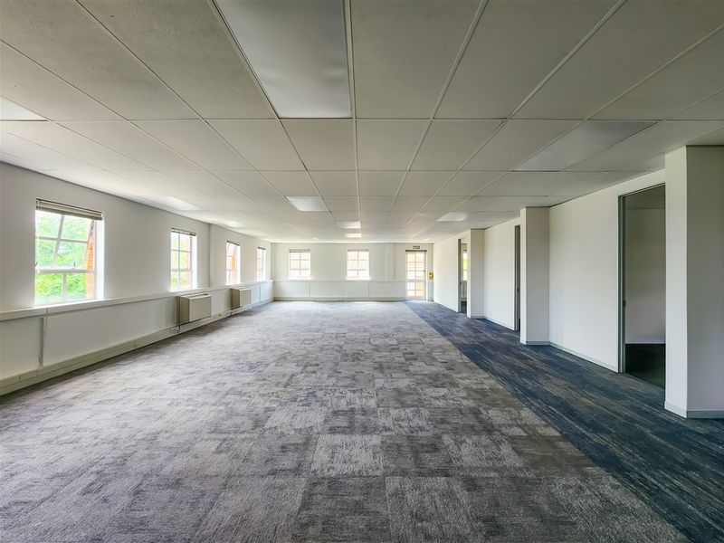 Modern 206m2 Office to Let in Fourways Golf Park - Photo 5