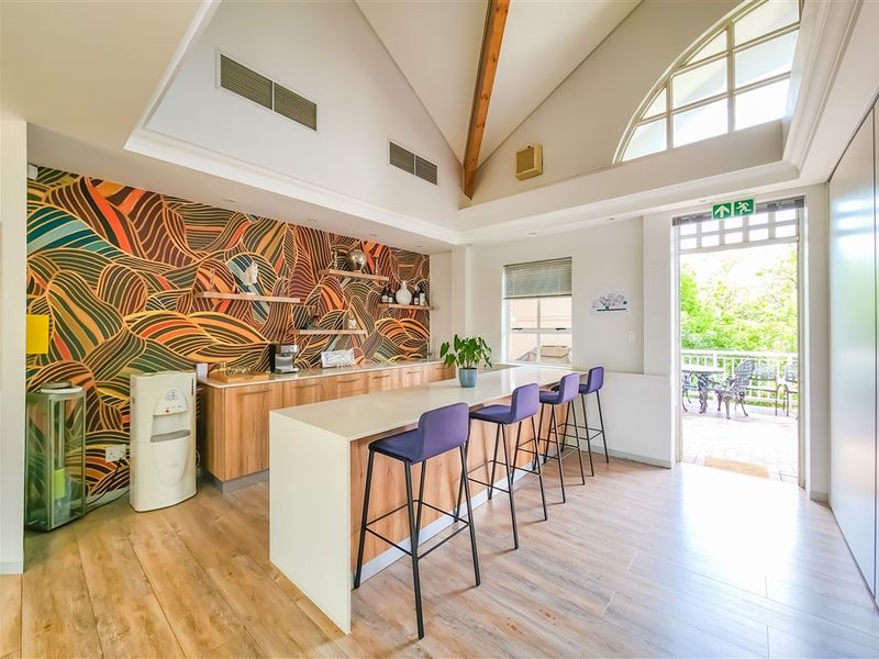 Modern 206m2 Office to Let in Fourways Golf Park - Photo 2