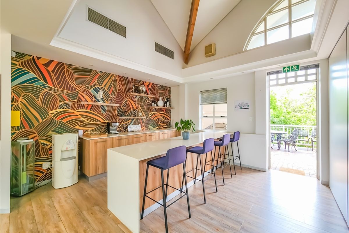 Modern 206m2 Office to Let in Fourways Golf Park - Photo 2