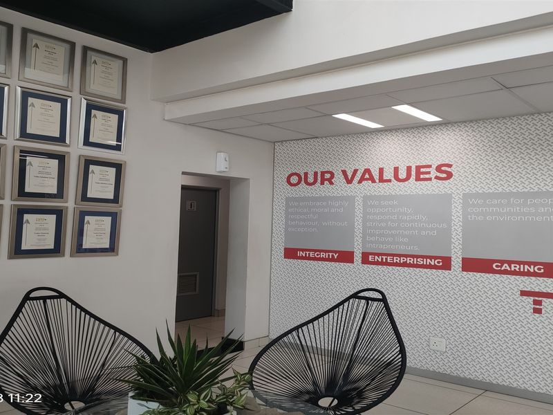 1050m2  Warehouse  - FOR SALE  or TO LEASE - Photo 9