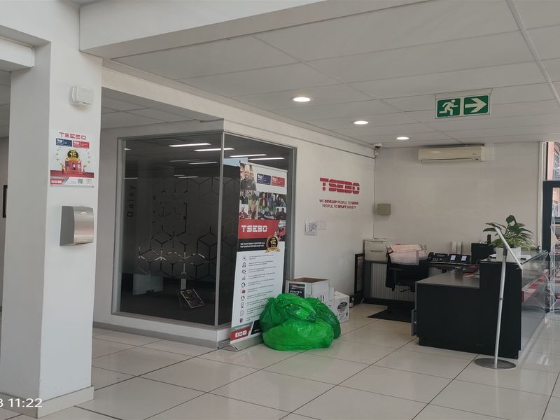 1050m2  Warehouse  - FOR SALE  or TO LEASE - Photo 8