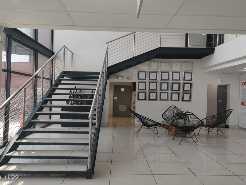 1050m2  Warehouse  - FOR SALE  or TO LEASE - Photo 7