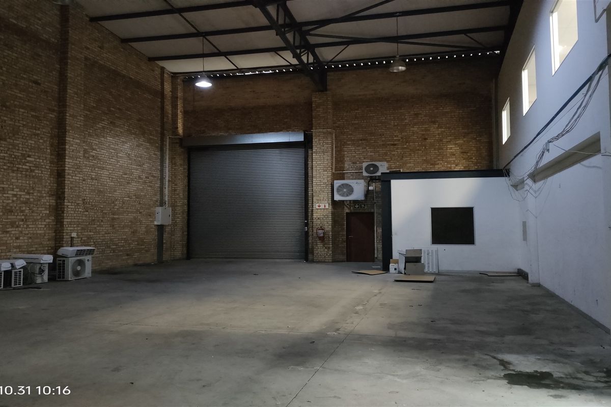 1083m2  Warehouse  - FOR SALE  or TO LEASE R10 830.00 plus vat - Photo 5
