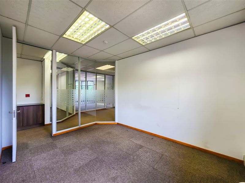 194m2 Office to Let in Constantia Office Park - Photo 7