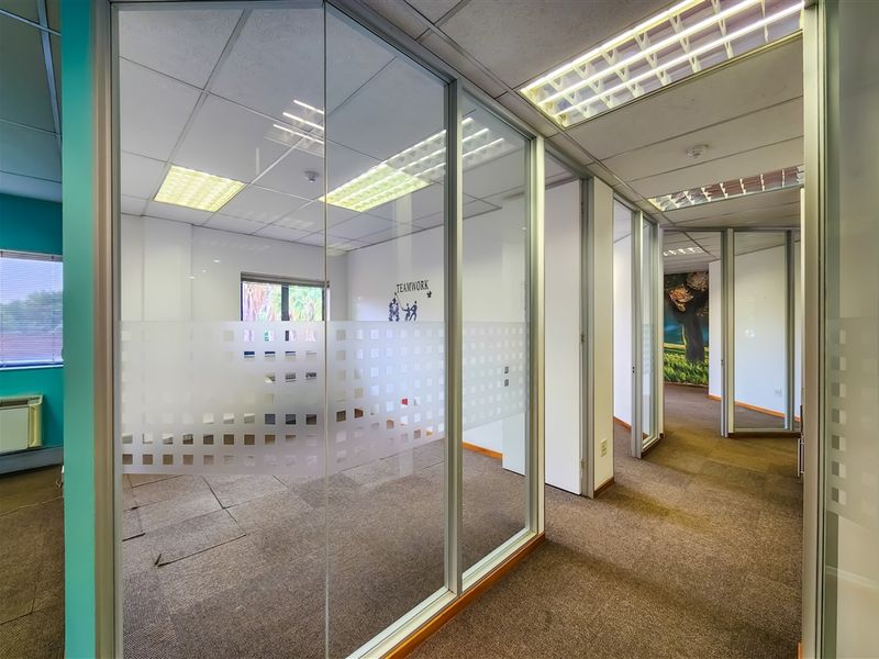 194m2 Office to Let in Constantia Office Park - Photo 6