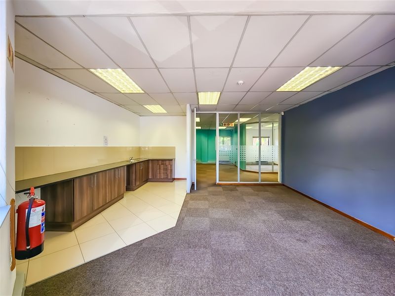 194m2 Office to Let in Constantia Office Park - Photo 3