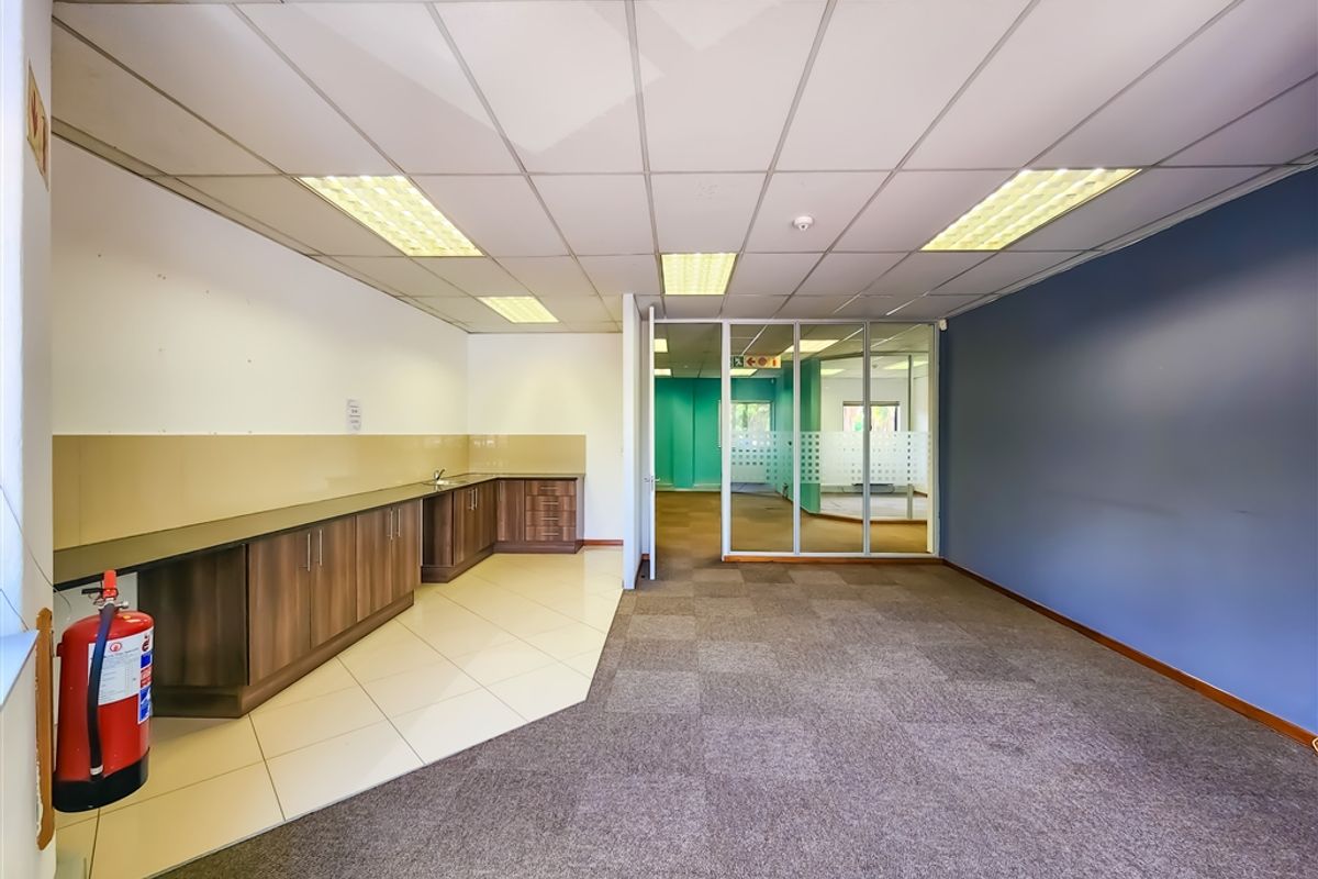 194m2 Office to Let in Constantia Office Park - Photo 3