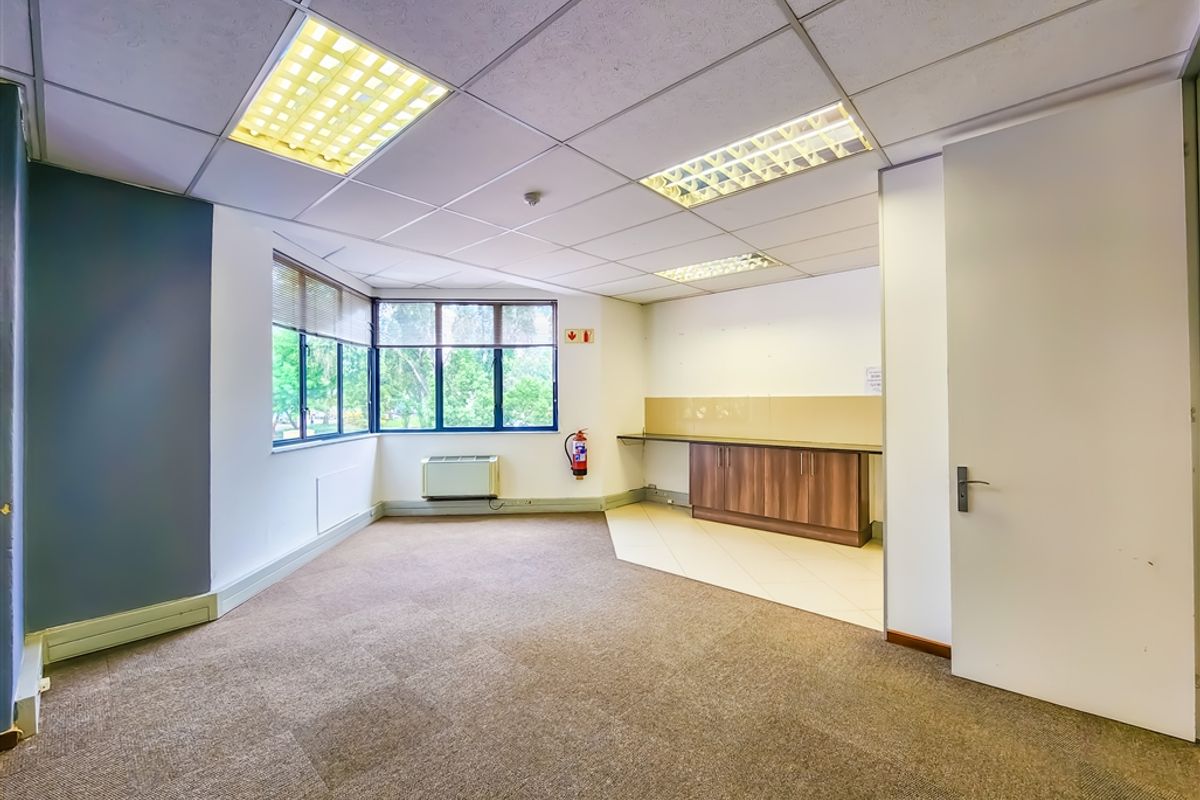 194m2 Office to Let in Constantia Office Park - Photo 4