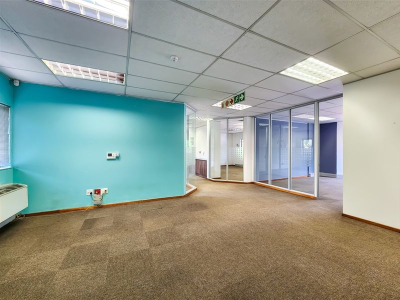 194m2 Office to Let in Constantia Office Park - Photo 2