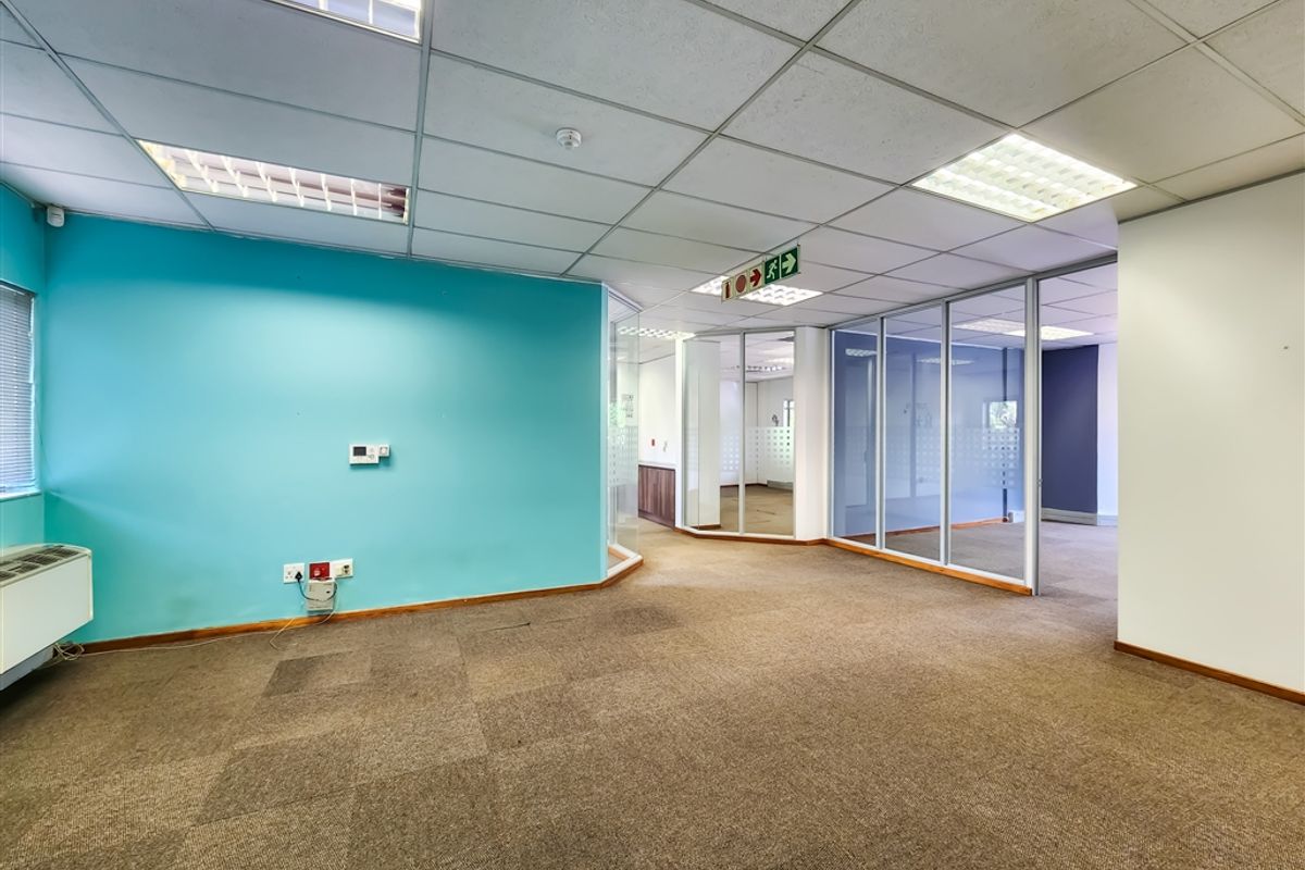 194m2 Office to Let in Constantia Office Park - Photo 2