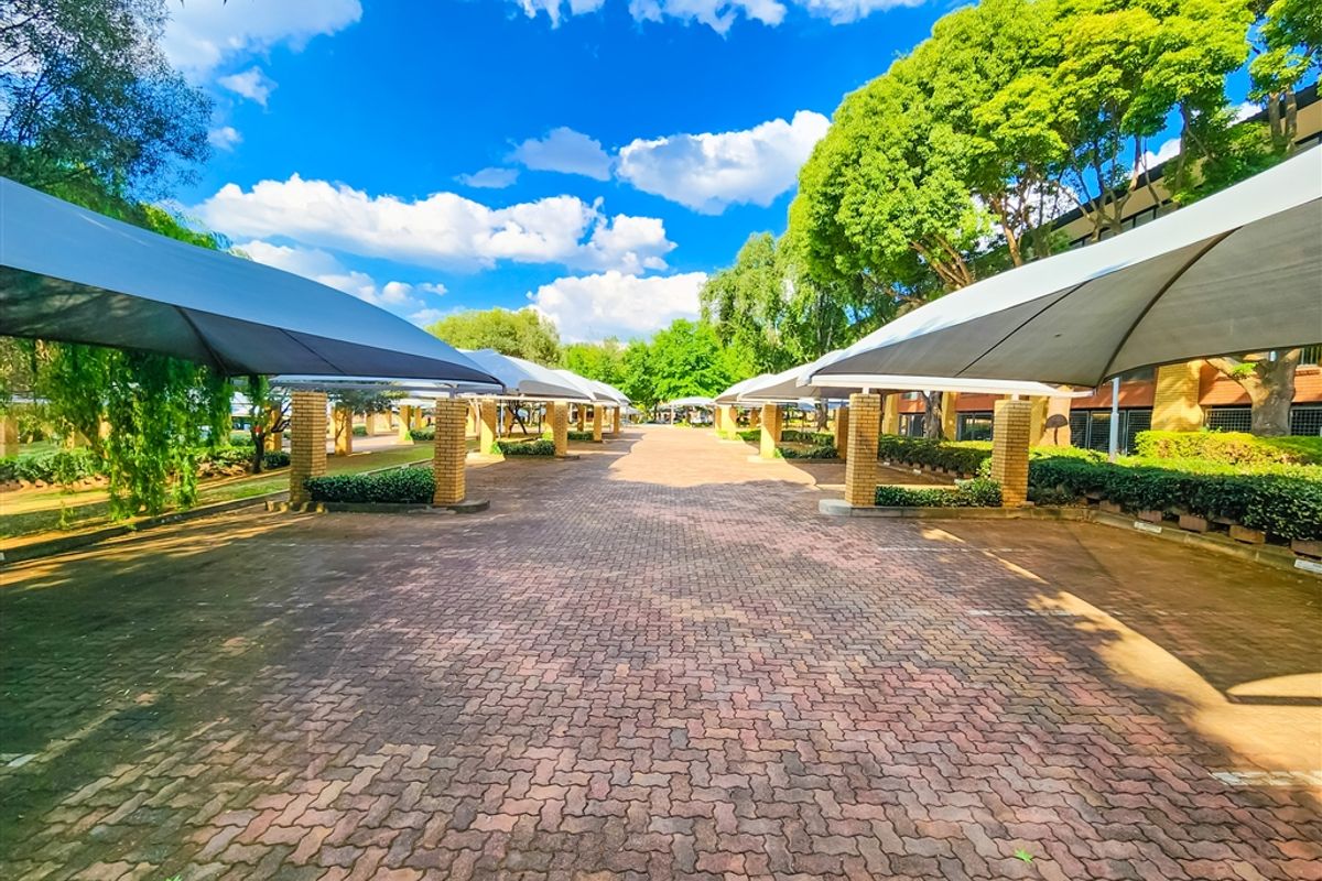 1335m2 First Floor Office to Let in Constantia Office Park - Photo 3