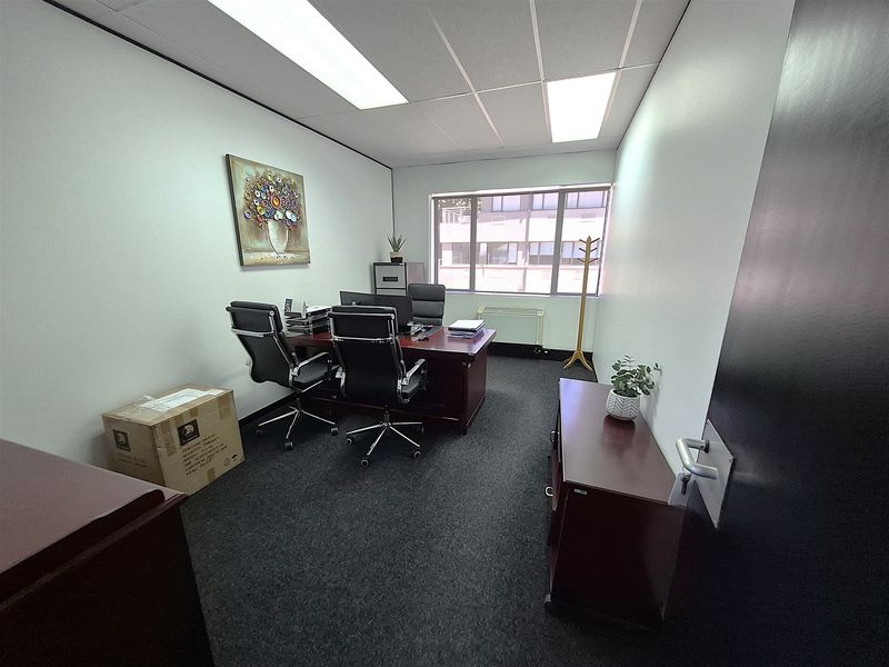 Offices to Let in Illovo, Sandton - Photo 5