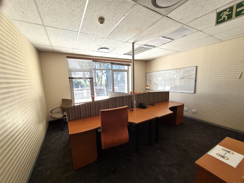 611.87m2 Offices to let in Illovo - Photo 7