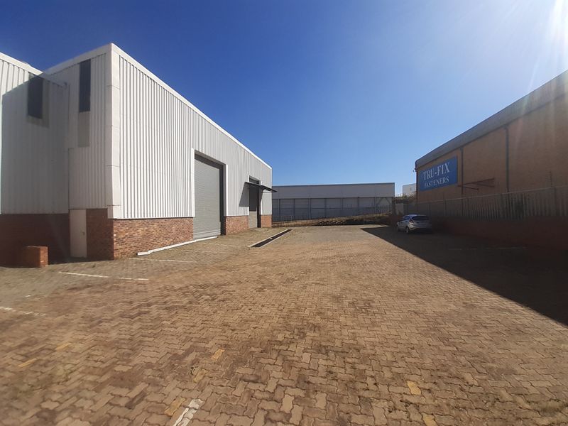 Warehouse to let in Linbro Park - Photo 8