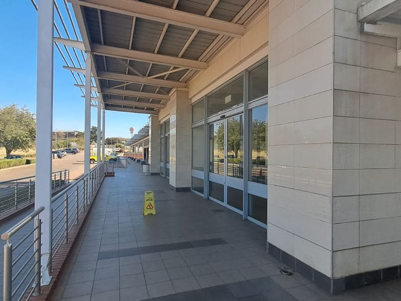 3956m2 Retail space To Let in Irene - Photo 8