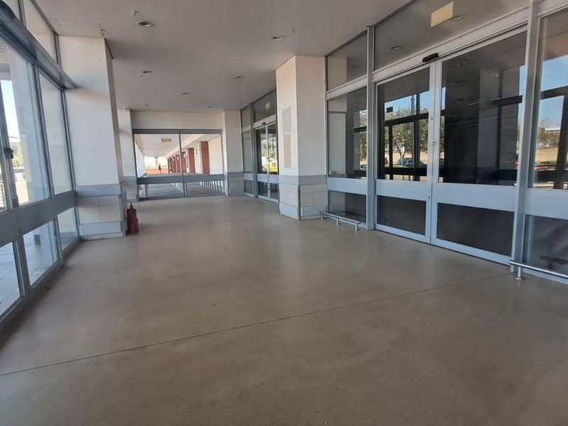 3956m2 Retail space To Let in Irene - Photo 3