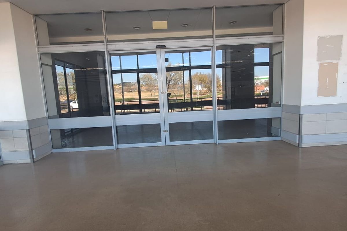 3956m2 Retail space To Let in Irene - Photo 2