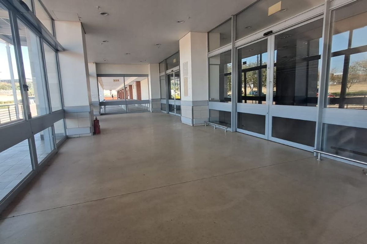 3956m2 Retail space To Let in Irene - Photo 3