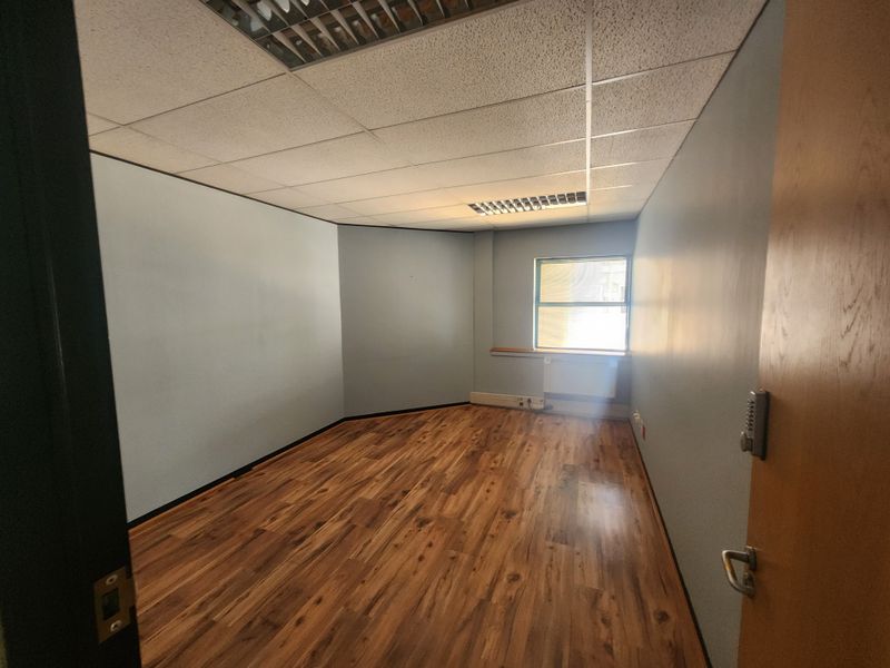 969m2 Office to let in Sandown, Sandton - Photo 9