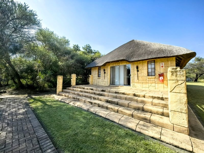 Swartruggens! Magnificent All-In-One Farm! - Photo 2