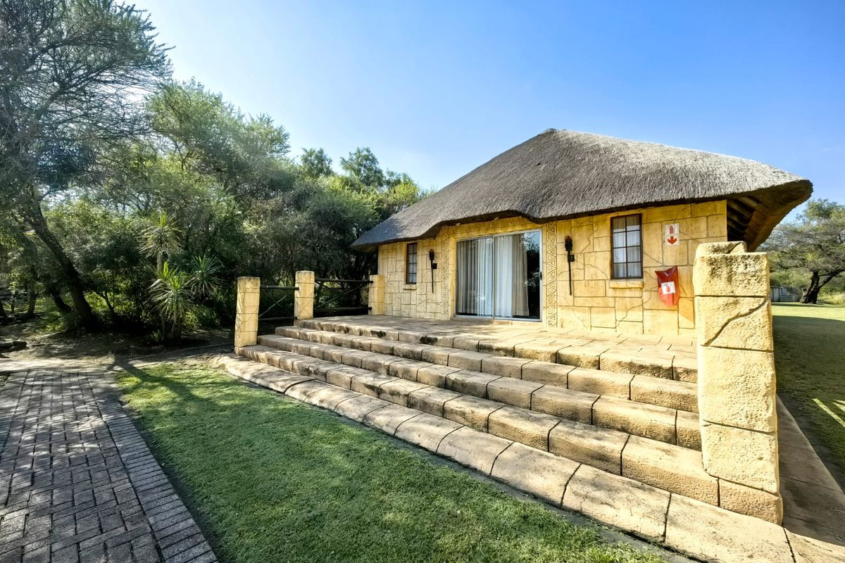 Swartruggens! Magnificent All-In-One Farm! - Photo 2