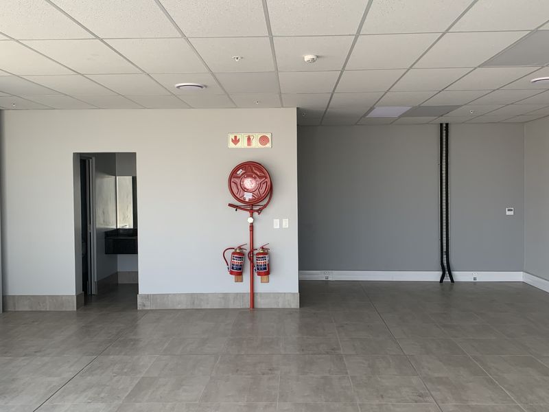 Logistics facility to let in Airport Park - Photo 7