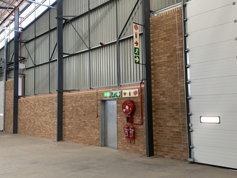 Logistics facility to let in Airport Park - Photo 9