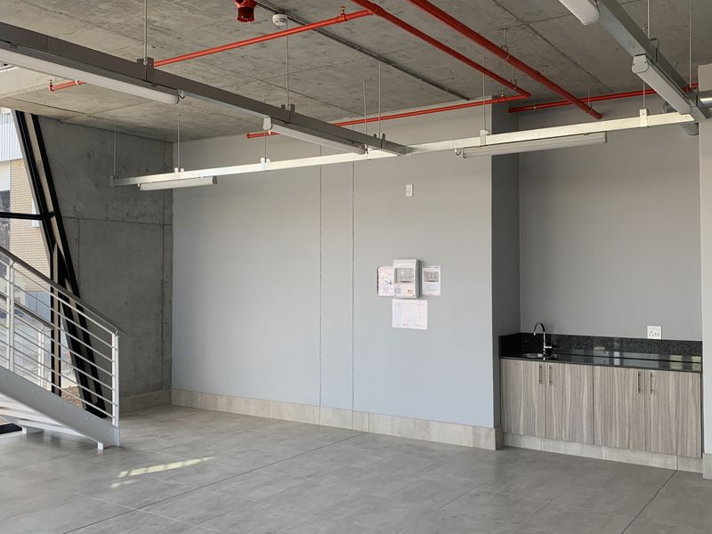 Logistics facility to let in Airport Park - Photo 6