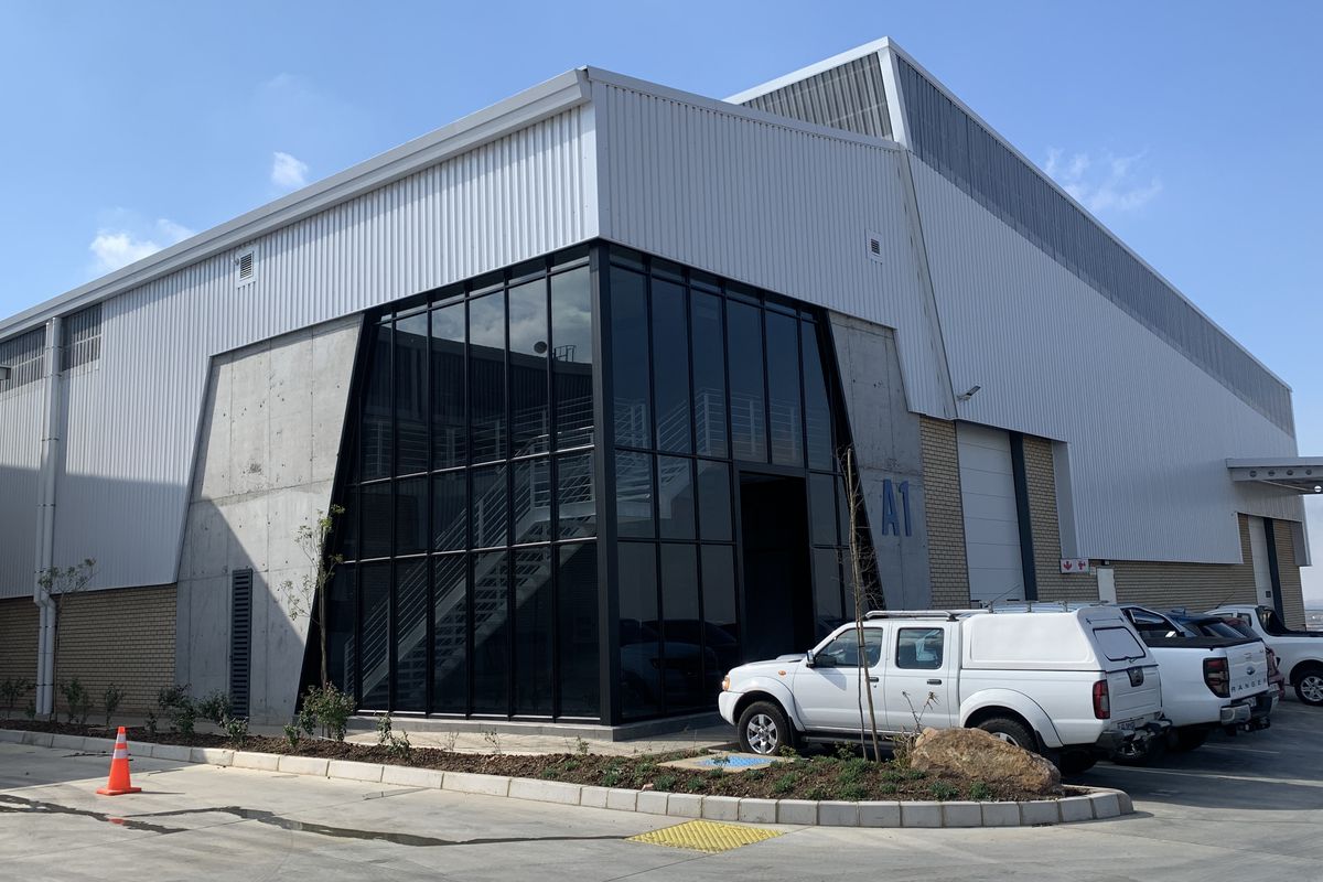 Logistics facility to let in Airport Park - Photo 2