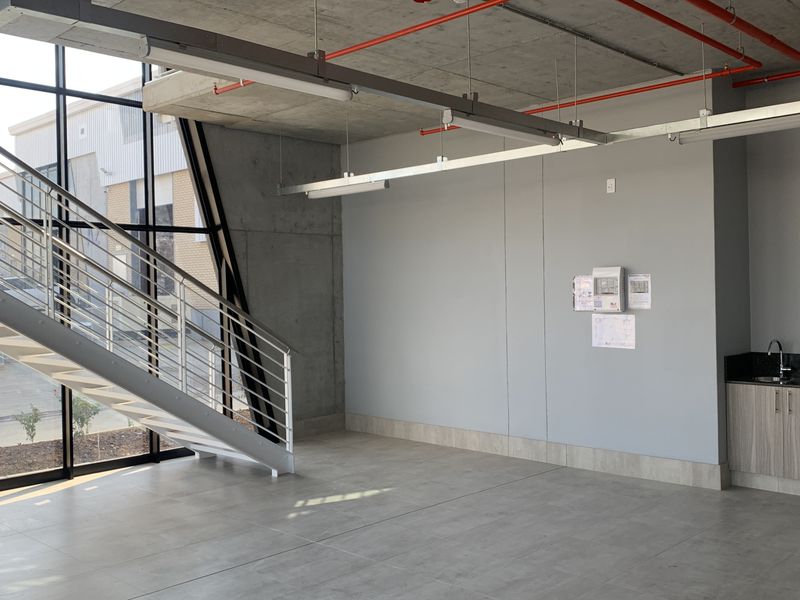 Logistics facility to let in Airport Park - Photo 5