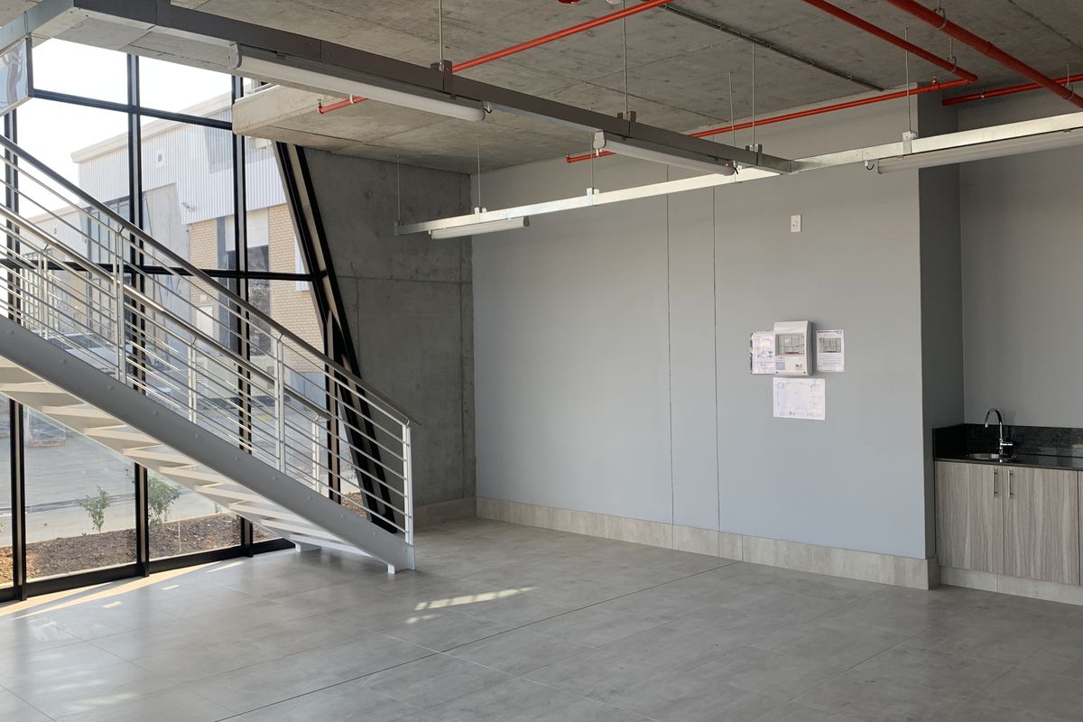 Logistics facility to let in Airport Park - Photo 5