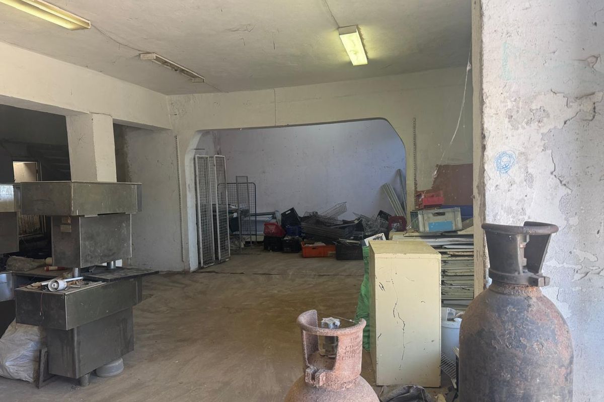 Prime Development Opportunity .Versatile Factory or Warehouse with 30 Lettable Rooms on Top Floor - Photo 2