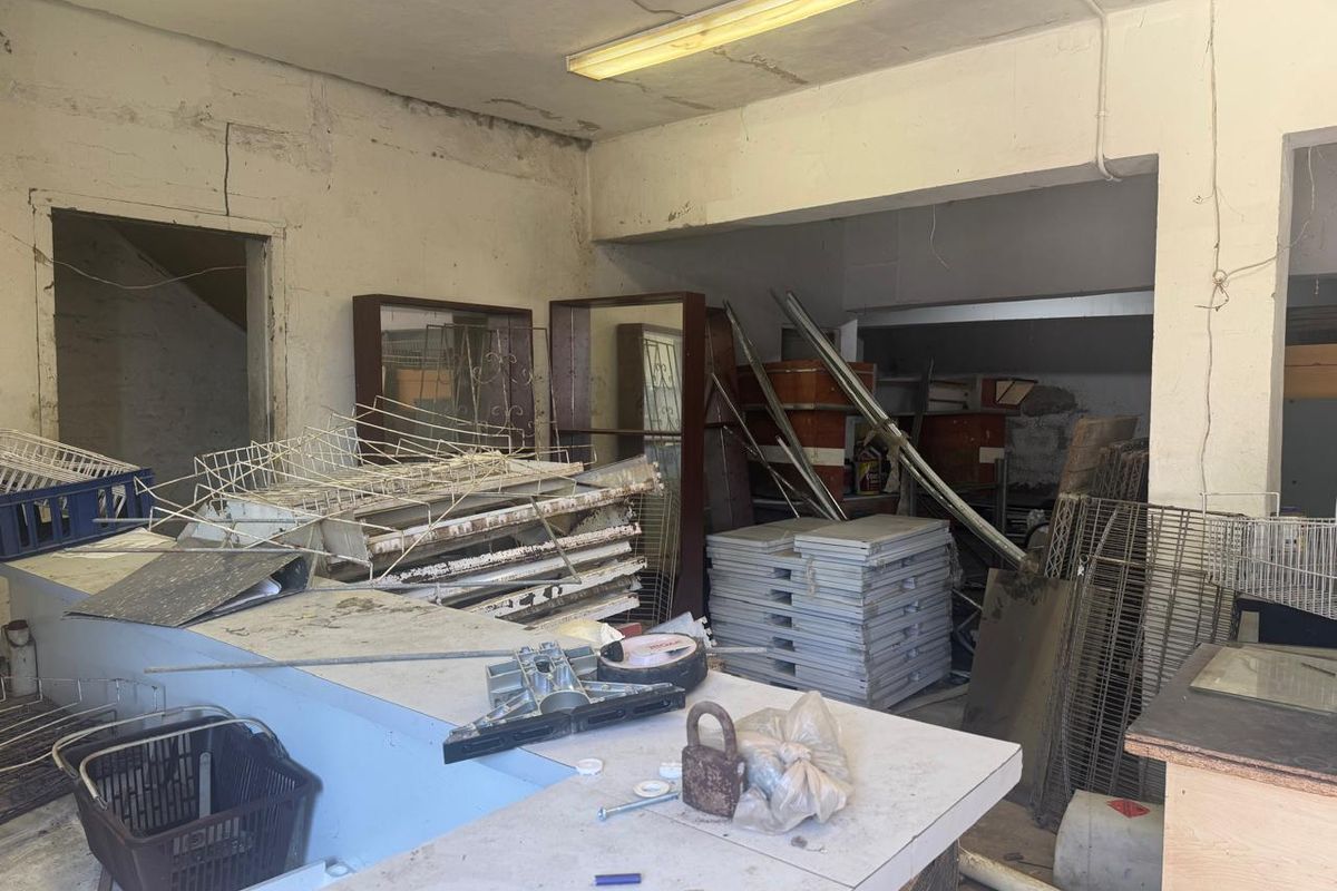 Prime Development Opportunity .Versatile Factory or Warehouse with 30 Lettable Rooms on Top Floor - Photo 3