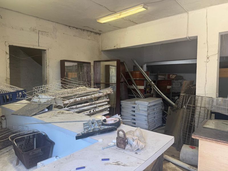 Prime Development Opportunity .Versatile Factory or Warehouse with 30 Lettable Rooms on Top Floor - Photo 3