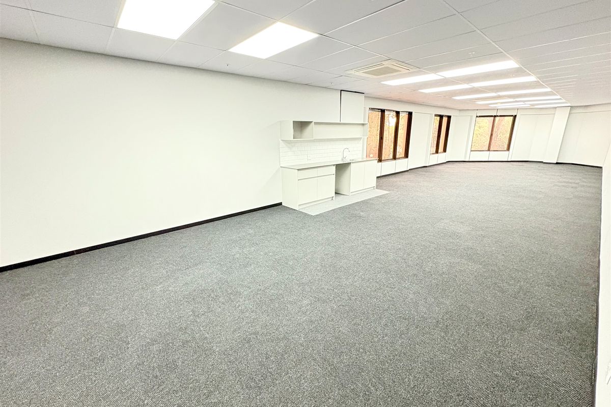 161m2 office space to let in Parktown - Photo 3