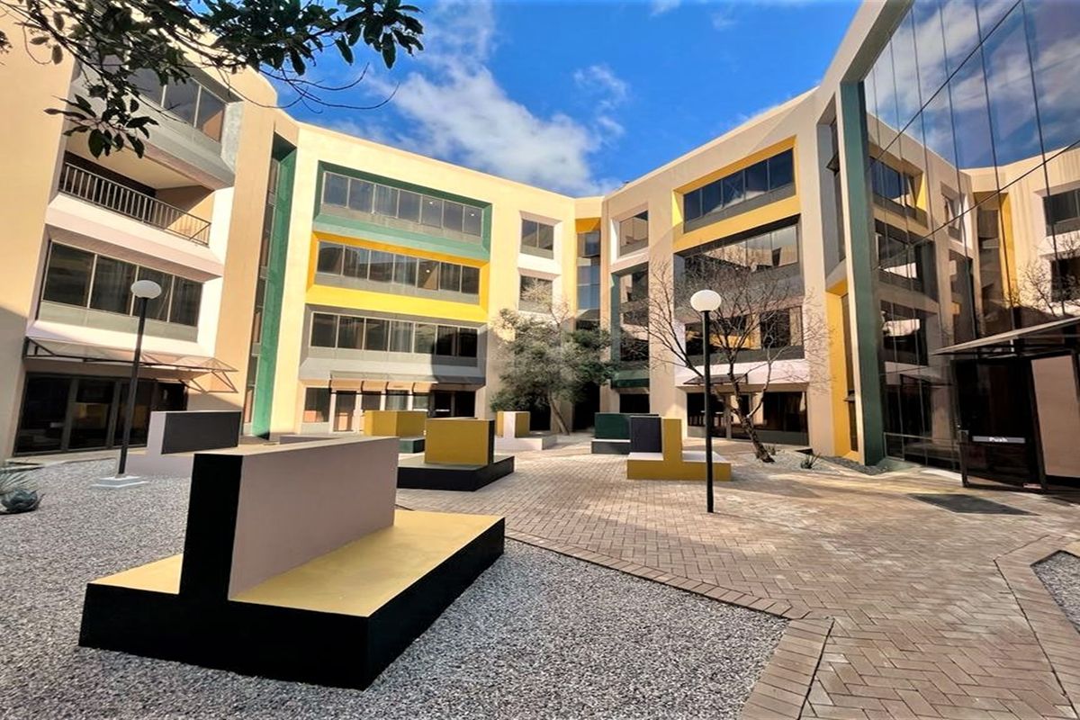 161m2 office space to let in Parktown - Photo 5