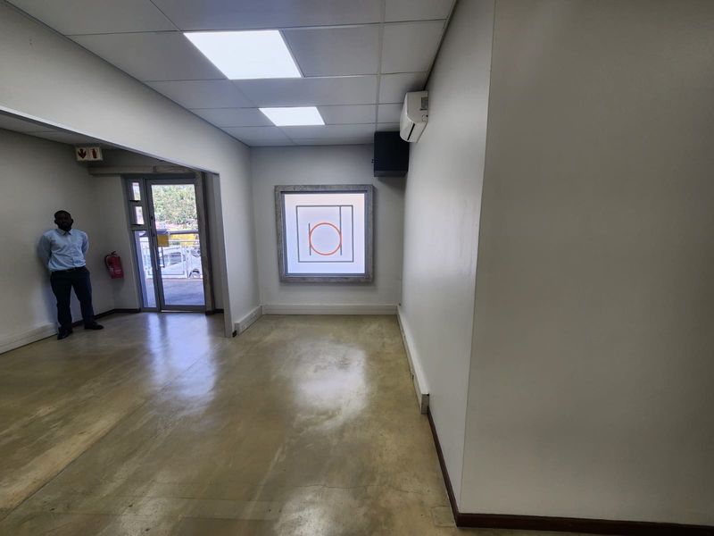 High end office space - Photo 5