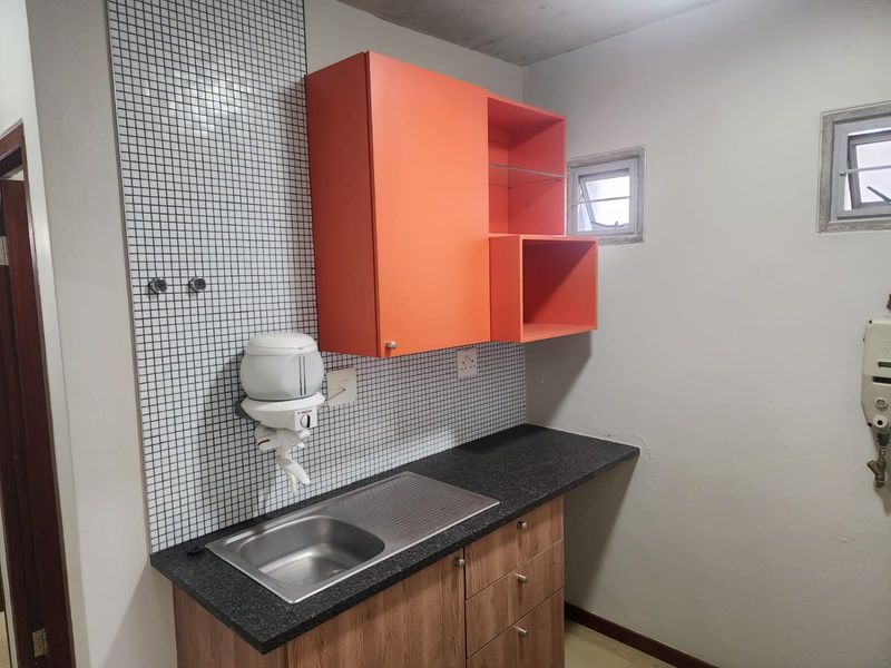 High end office space - Photo 9