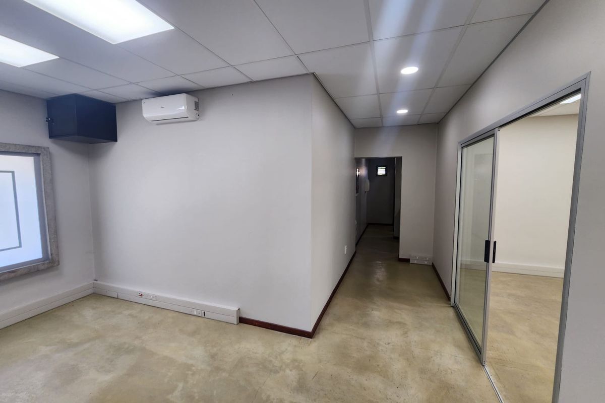High end office space - Photo 4