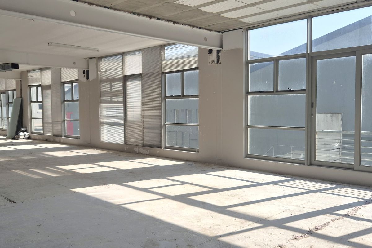 UPPER EAST SIDE | PRIME COMMERCIAL | WELL-APPOINTED | DOUBLE TREE HOTEL - Photo 3